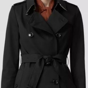 ⭐️Burberry Trench Coat